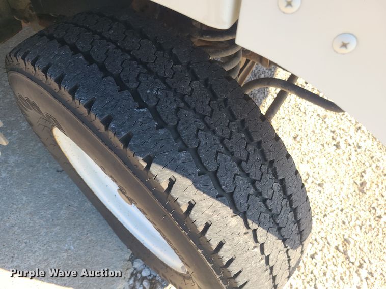 image for item LJ9398 2002 Ford E350  delivery truck