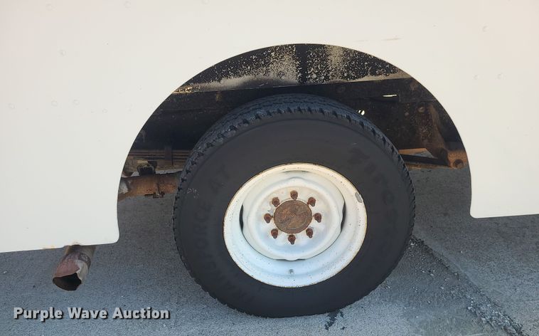 image for item LJ9398 2002 Ford E350  delivery truck