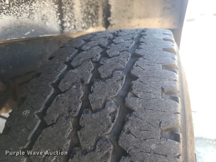 image for item LJ9398 2002 Ford E350  delivery truck