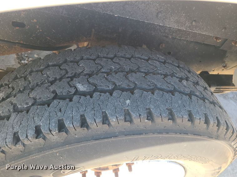 image for item LJ9398 2002 Ford E350  delivery truck