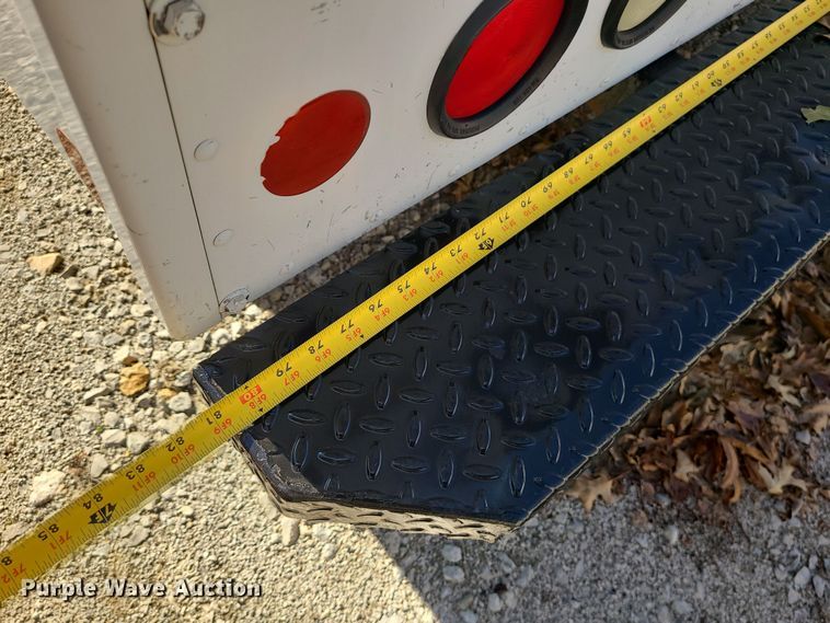 image for item LJ9398 2002 Ford E350  delivery truck