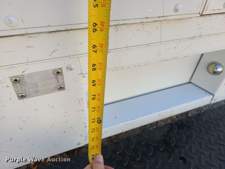 image for item LJ9398 2002 Ford E350  delivery truck