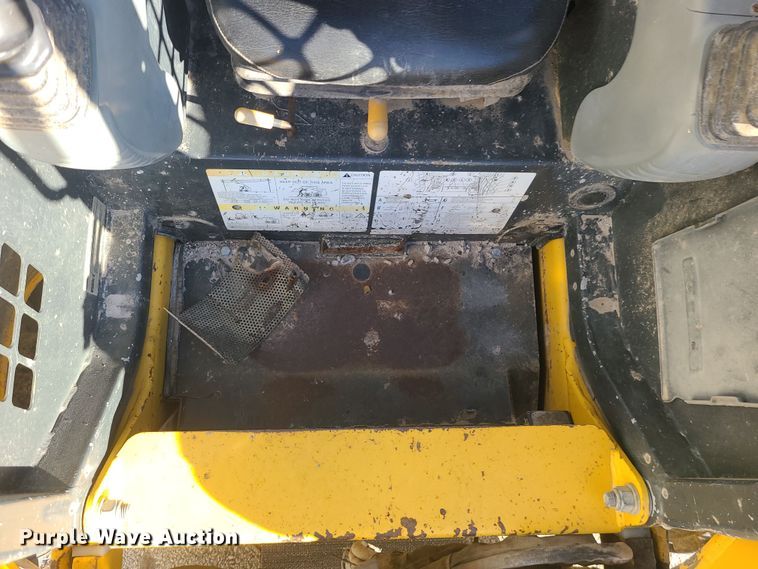 image for item LJ9406 2008 Komatsu SK1020-5N  skid steer loader