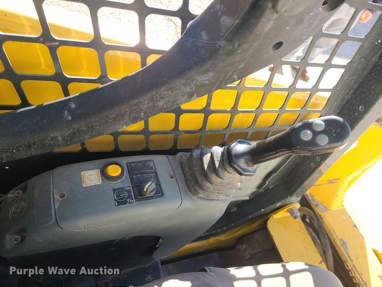 image for item LJ9406 2008 Komatsu SK1020-5N  skid steer loader