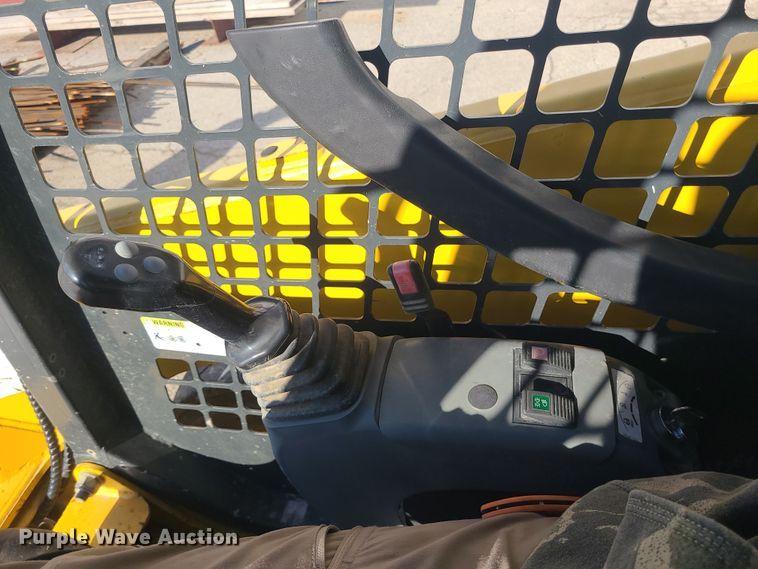 image for item LJ9406 2008 Komatsu SK1020-5N  skid steer loader