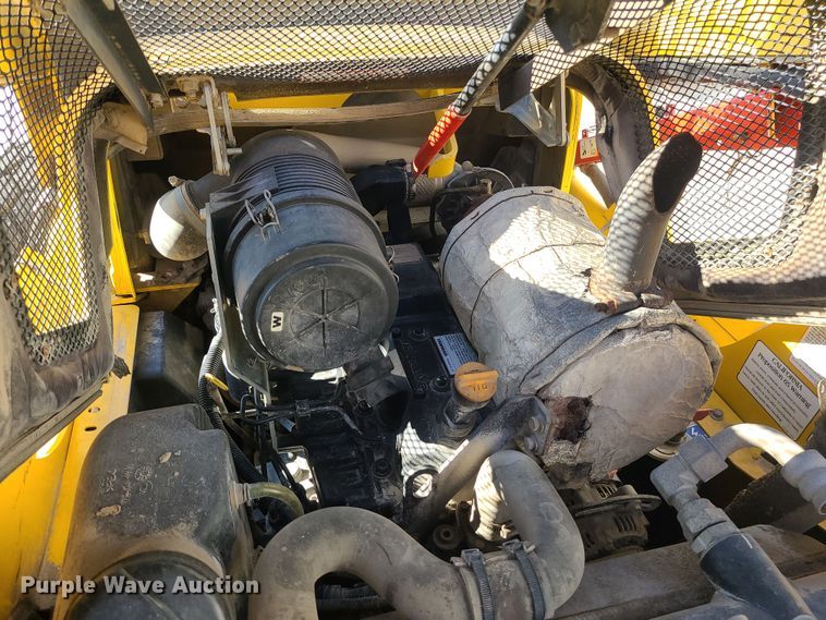 image for item LJ9406 2008 Komatsu SK1020-5N  skid steer loader