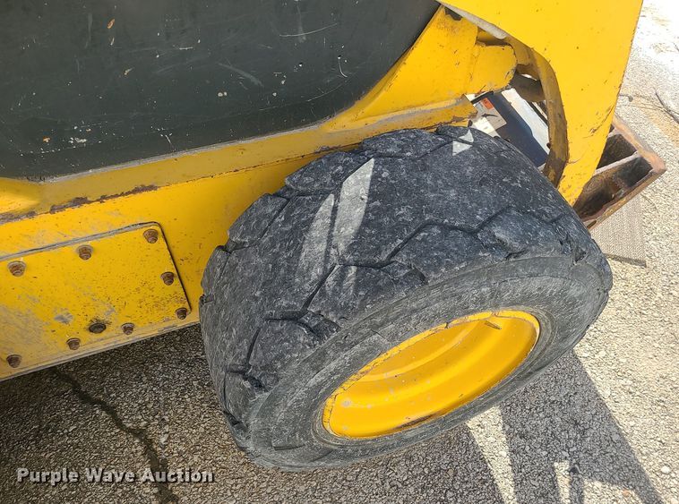 image for item LJ9406 2008 Komatsu SK1020-5N  skid steer loader