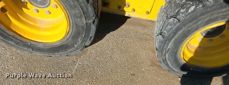 image for item LJ9406 2008 Komatsu SK1020-5N  skid steer loader