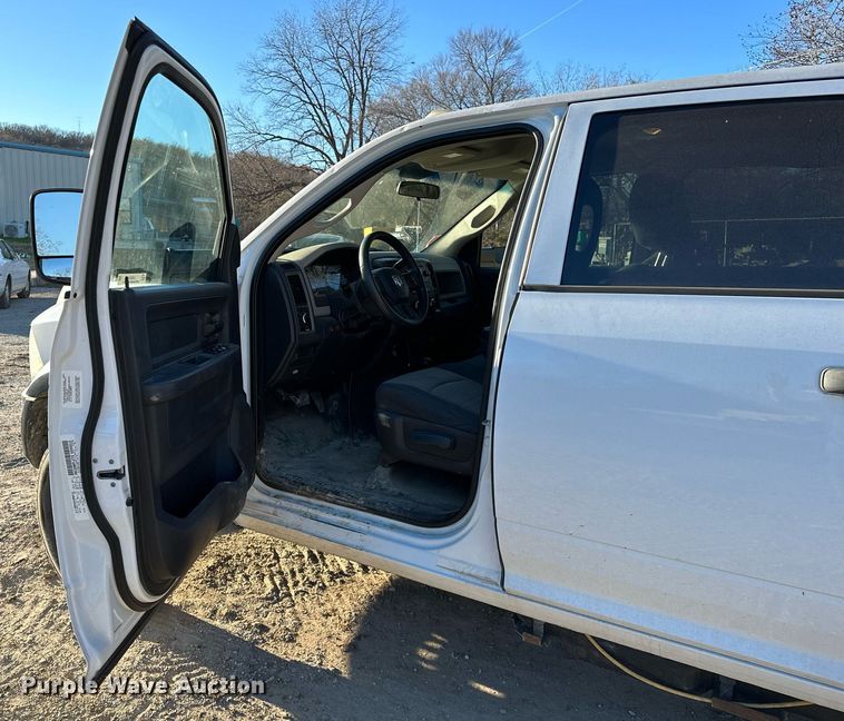 image for item LK9654 2012 Dodge Ram 4500 Crew Cab flatbed truck