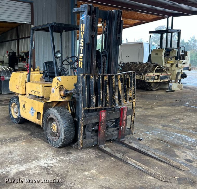 image for item LU9830 Hyster  forklift