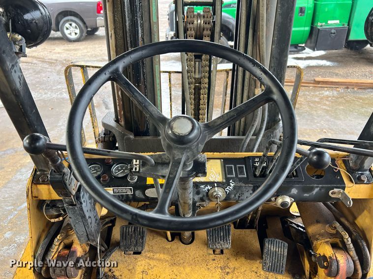 image for item LU9830 Hyster  forklift