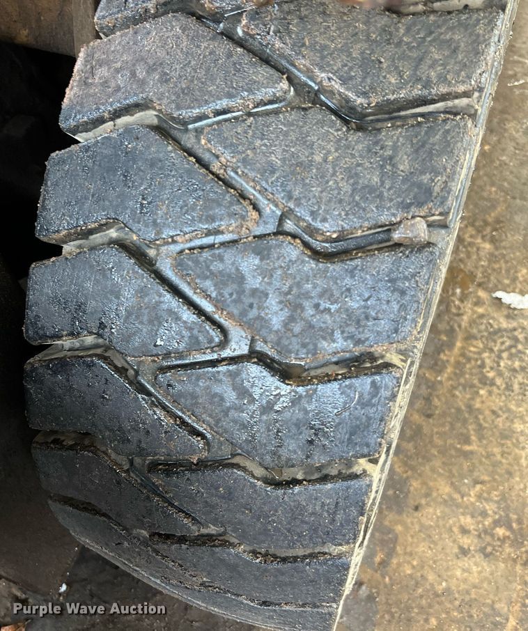 image for item LU9830 Hyster  forklift