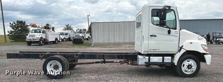 image for item LV9037 2010 Hino 185  truck cab and chassis