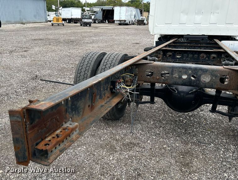 image for item LV9037 2010 Hino 185  truck cab and chassis