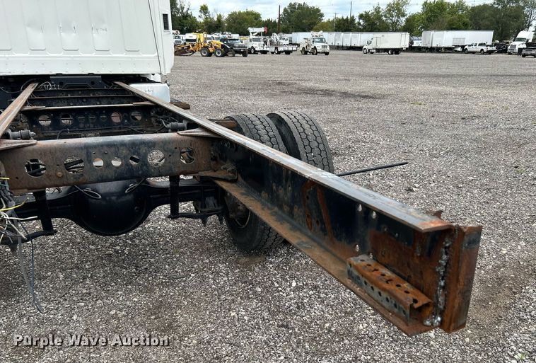 image for item LV9037 2010 Hino 185  truck cab and chassis