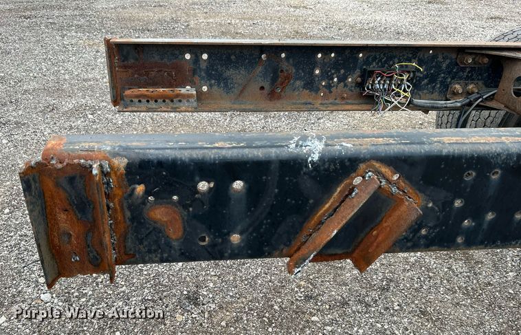 image for item LV9037 2010 Hino 185  truck cab and chassis