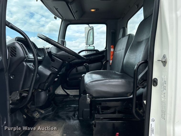 image for item LV9037 2010 Hino 185  truck cab and chassis