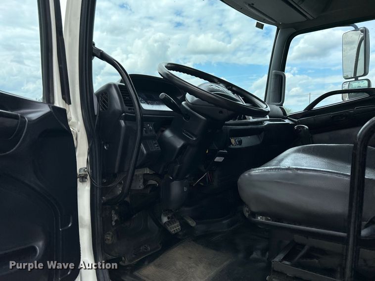 image for item LV9037 2010 Hino 185  truck cab and chassis