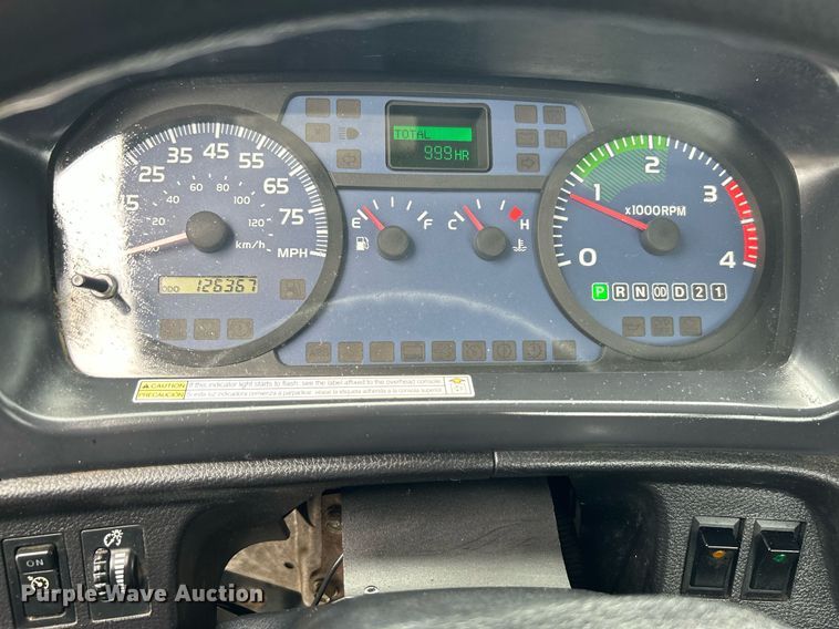 image for item LV9037 2010 Hino 185  truck cab and chassis