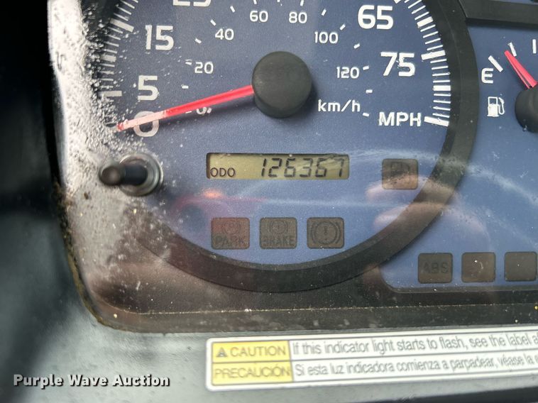 image for item LV9037 2010 Hino 185  truck cab and chassis