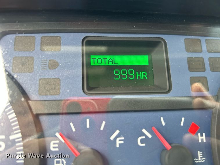 image for item LV9037 2010 Hino 185  truck cab and chassis