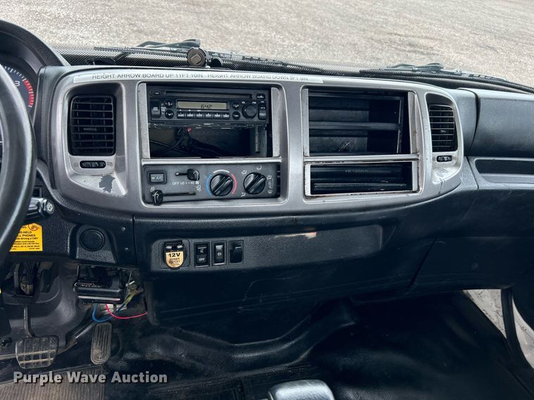 image for item LV9037 2010 Hino 185  truck cab and chassis