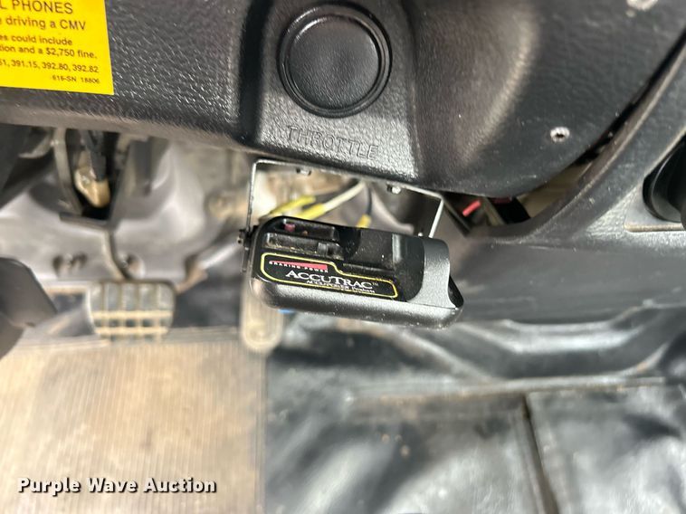 image for item LV9037 2010 Hino 185  truck cab and chassis