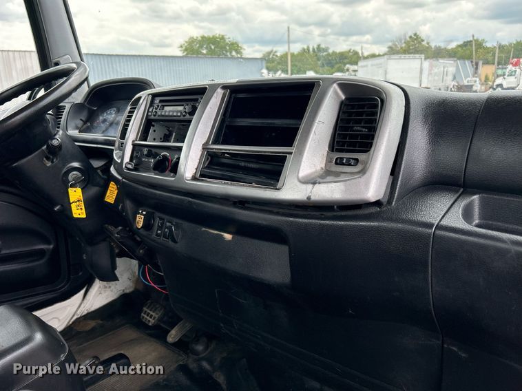 image for item LV9037 2010 Hino 185  truck cab and chassis