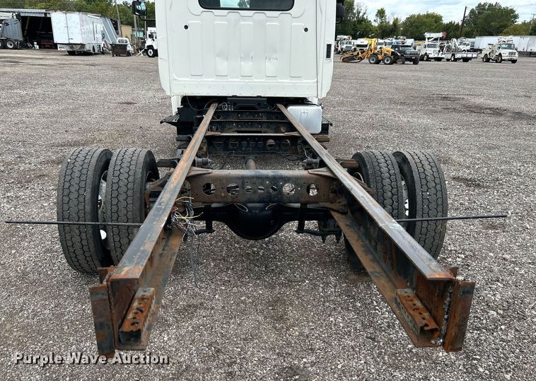 image for item LV9037 2010 Hino 185  truck cab and chassis