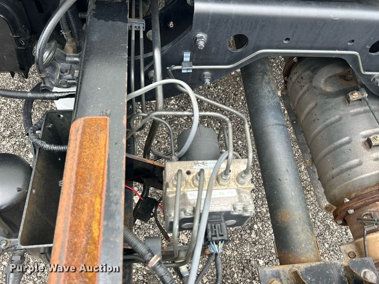 image for item LV9037 2010 Hino 185  truck cab and chassis