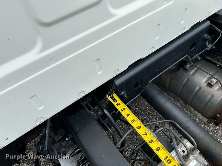 image for item LV9037 2010 Hino 185  truck cab and chassis