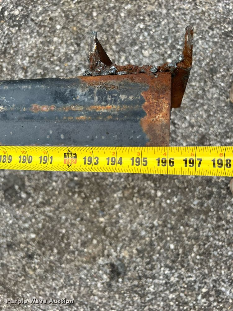 image for item LV9037 2010 Hino 185  truck cab and chassis