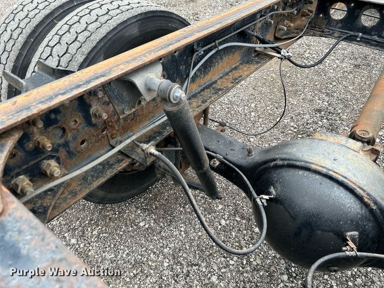 image for item LV9037 2010 Hino 185  truck cab and chassis