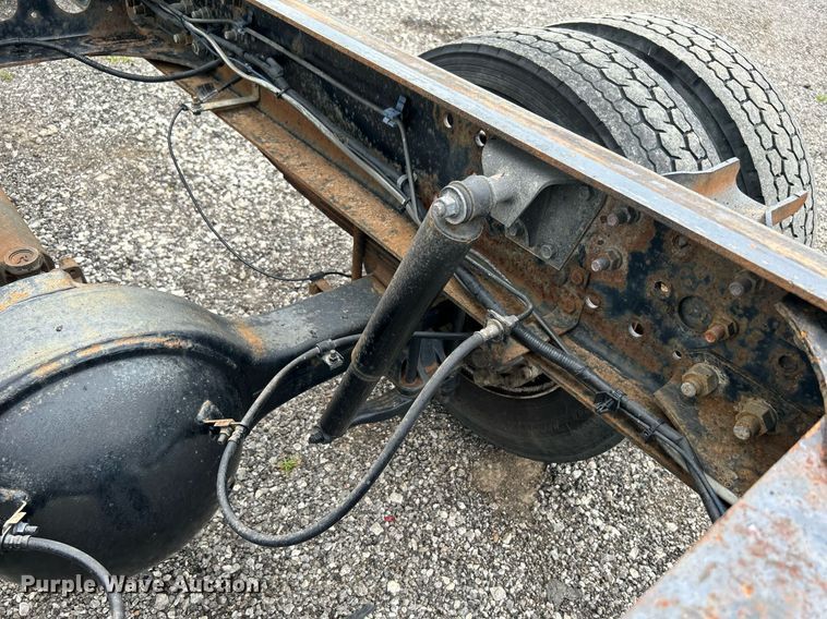 image for item LV9037 2010 Hino 185  truck cab and chassis