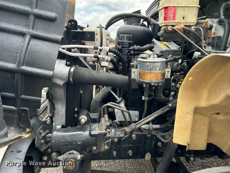 image for item LV9037 2010 Hino 185  truck cab and chassis