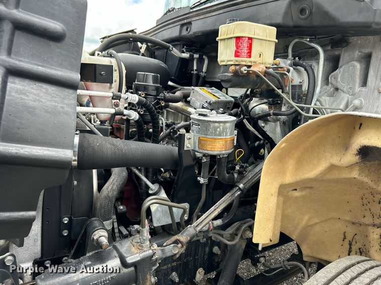 image for item LV9037 2010 Hino 185  truck cab and chassis