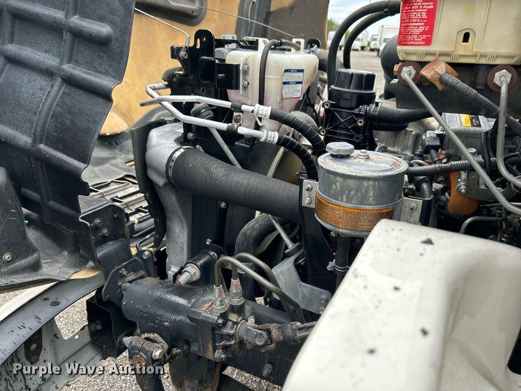 image for item LV9037 2010 Hino 185  truck cab and chassis