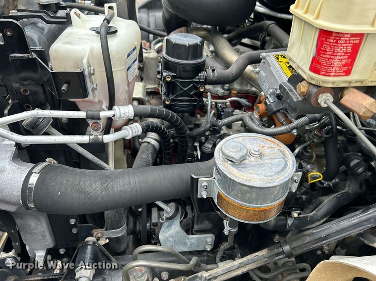 image for item LV9037 2010 Hino 185  truck cab and chassis