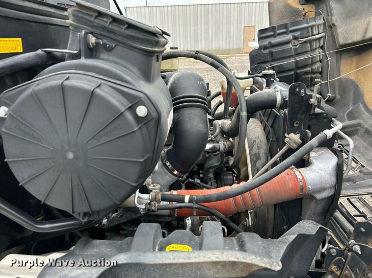 image for item LV9037 2010 Hino 185  truck cab and chassis