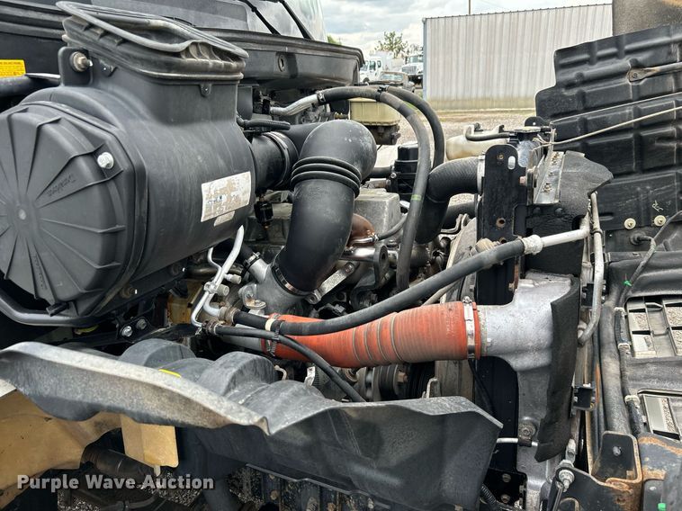 image for item LV9037 2010 Hino 185  truck cab and chassis