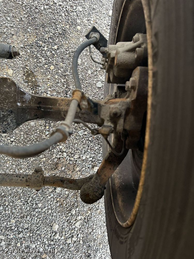 image for item LV9037 2010 Hino 185  truck cab and chassis