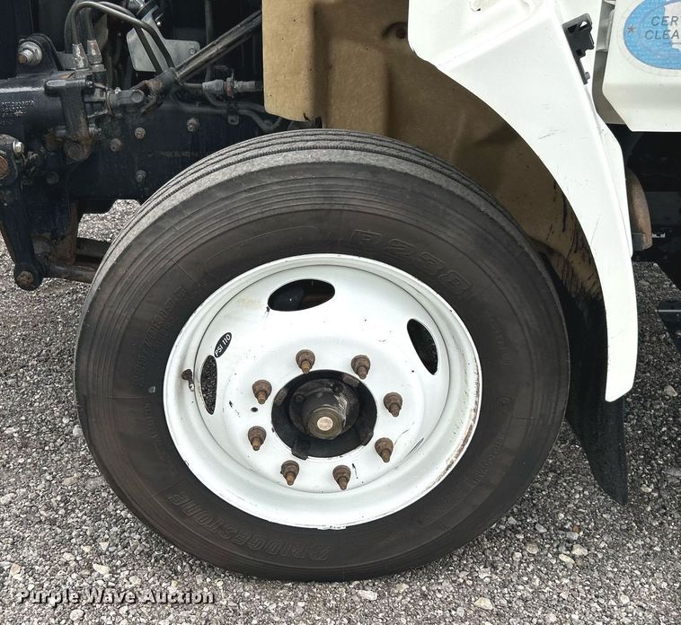 image for item LV9037 2010 Hino 185  truck cab and chassis