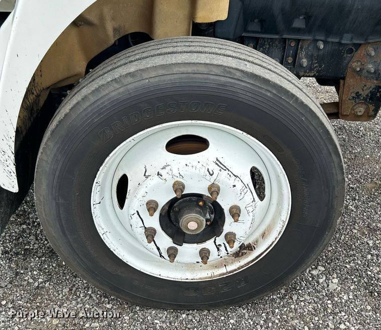 image for item LV9037 2010 Hino 185  truck cab and chassis