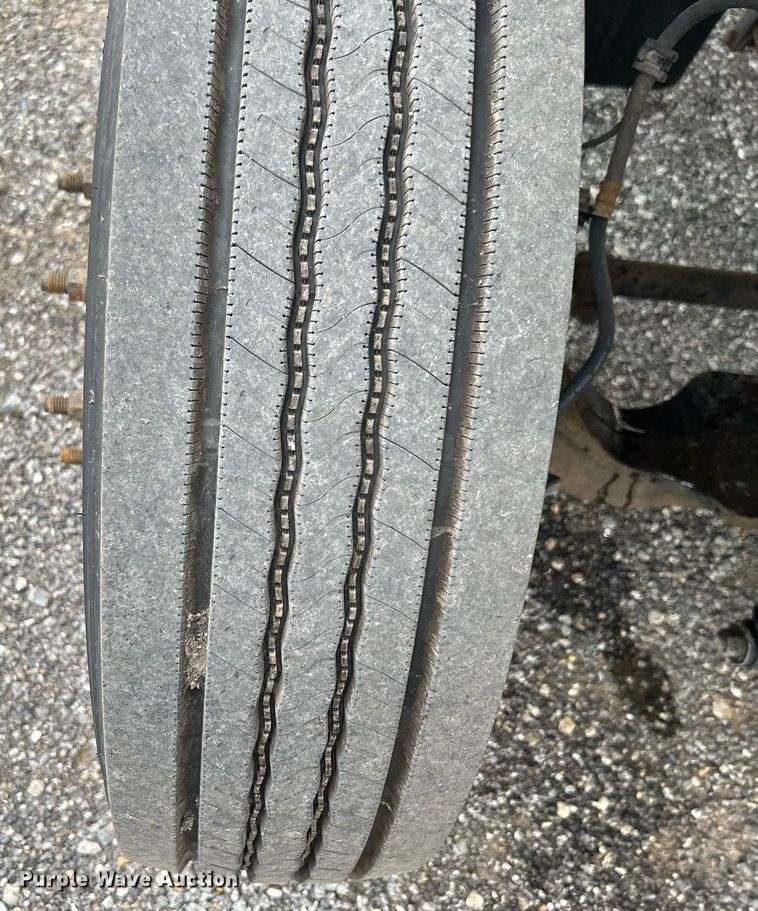 image for item LV9037 2010 Hino 185  truck cab and chassis