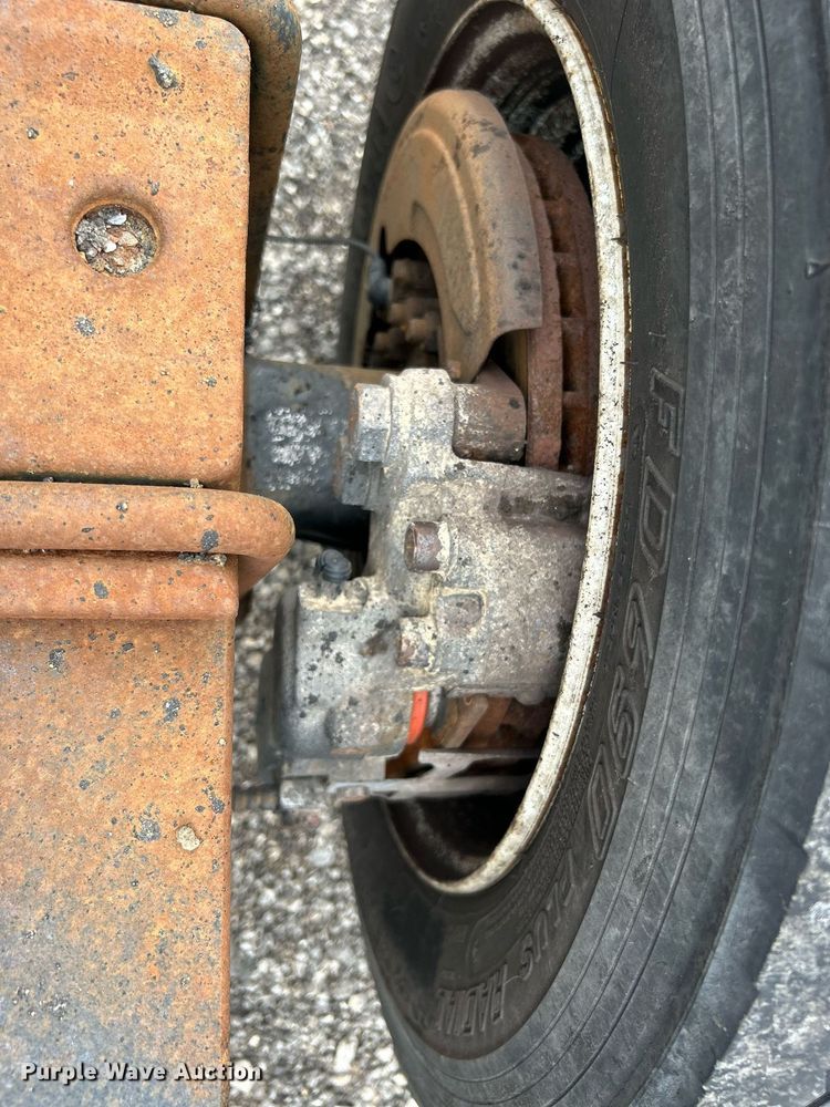 image for item LV9037 2010 Hino 185  truck cab and chassis