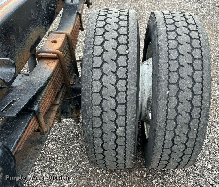 image for item LV9037 2010 Hino 185  truck cab and chassis