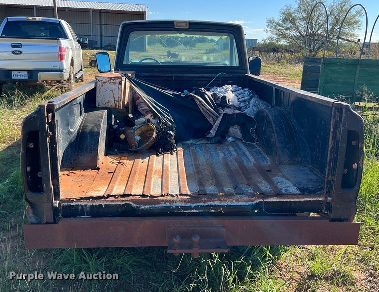 image for item LV9161 1981 Jeep J10  pickup truck
