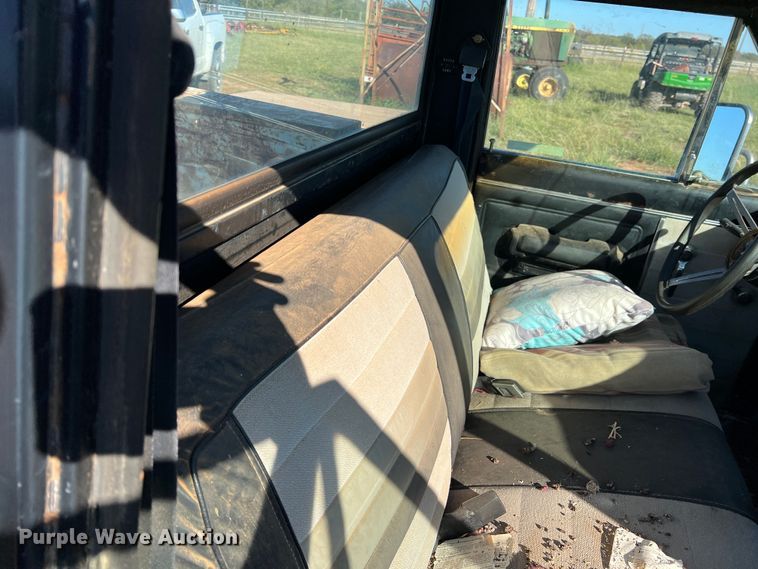image for item LV9161 1981 Jeep J10  pickup truck