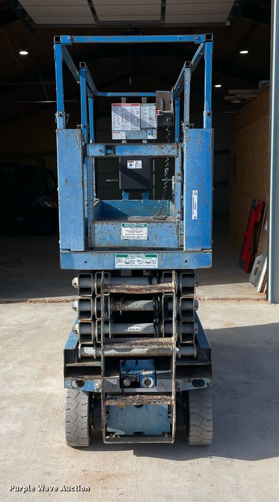 image for item LV9260 2015 Genie GS-2632  scissor lift