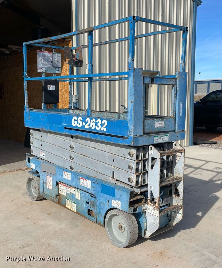 image for item LV9260 2015 Genie GS-2632  scissor lift